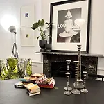 Surry Hills Gem Spacious 3-Story Terrace & Parking