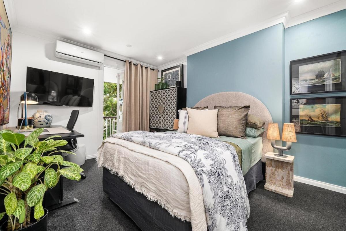 Surry Hills Gem Spacious 3-story Terrace & Parking *