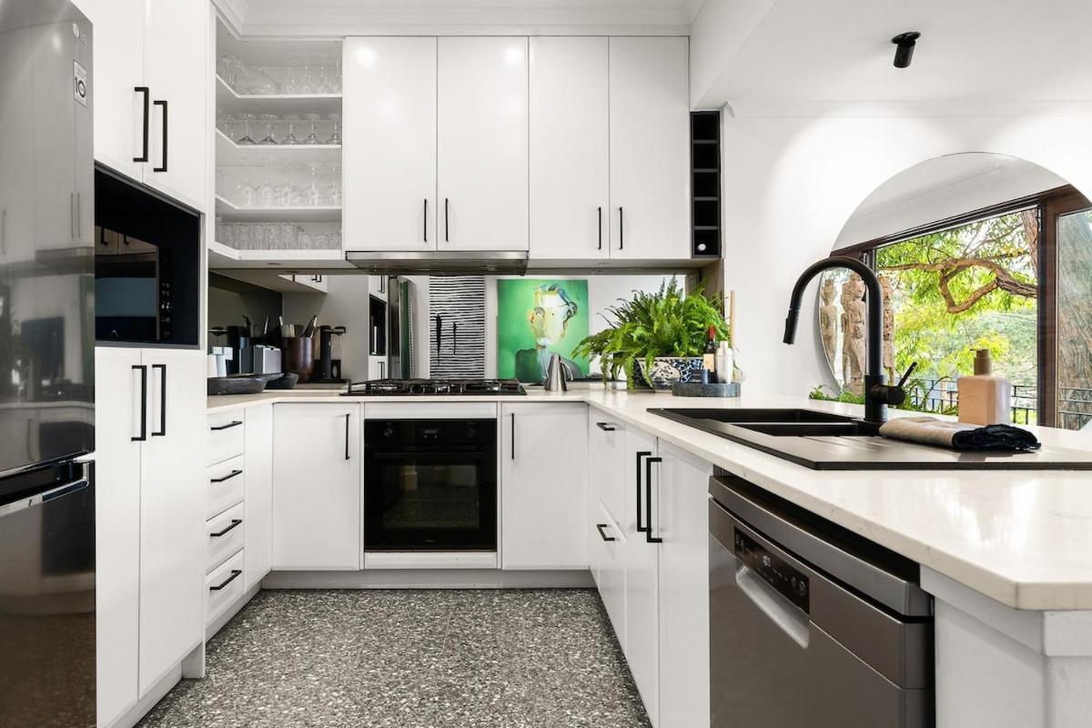 Surry Hills Gem Spacious 3-story Terrace & Parking Holiday home *
